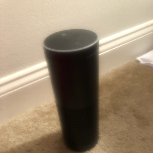 AMAZON ECHO - Picture 1 of 5